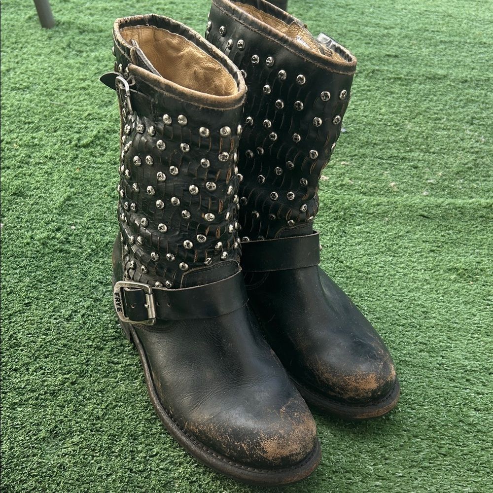 Frye Jenna Studded Disc Vintage Antique Distressed Leather Combat Short Boot - Picture 4 of 10